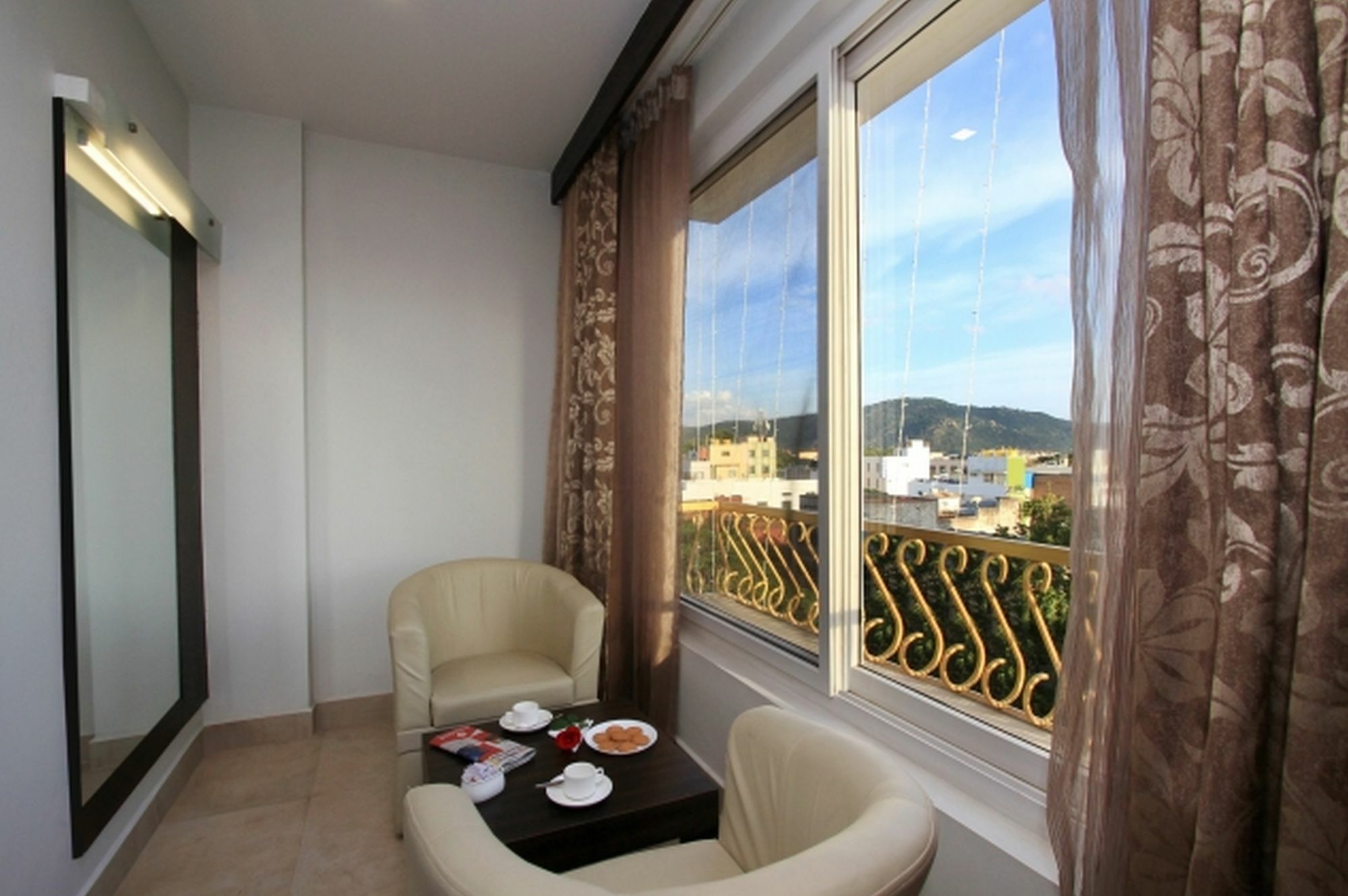 Ni Ambaari Suites In Mysore Extérieur photo