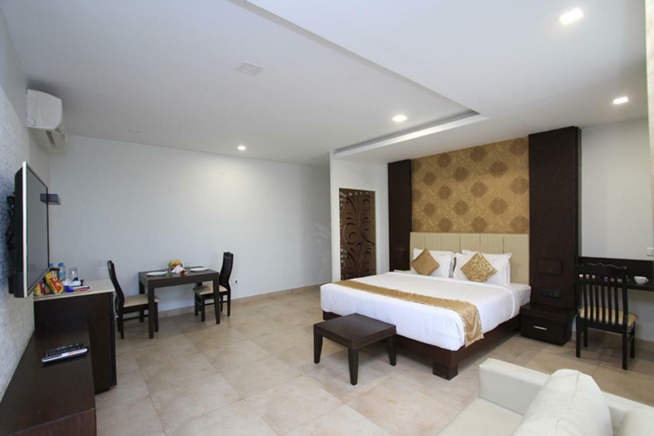Ni Ambaari Suites In Mysore Extérieur photo