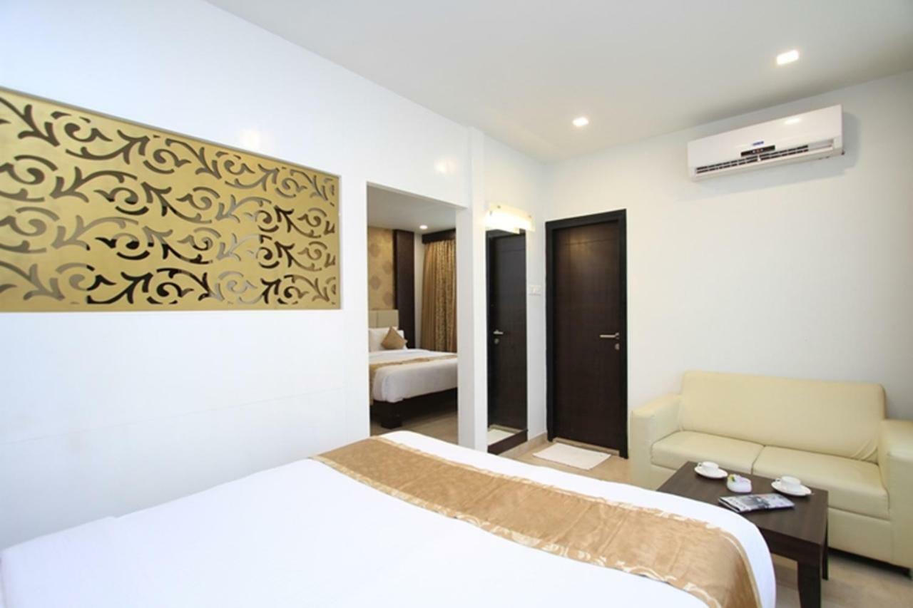 Ni Ambaari Suites In Mysore Extérieur photo